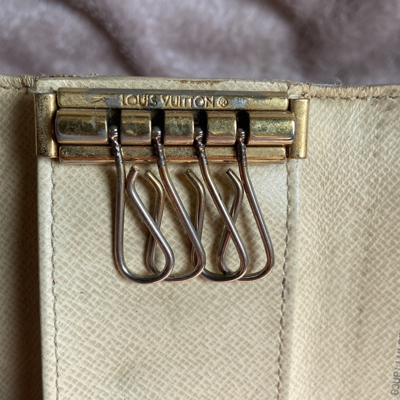 Louis Vuitton Damier Azur Key Holder - Picture 13 of 14